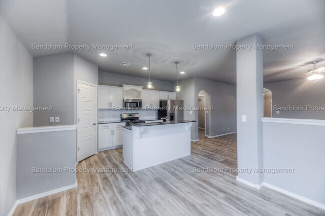 Building Photo - FOR LEASE | Jenks | $1900 Rent + $1900 Dep...