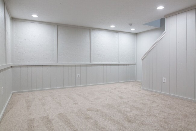 Building Photo - 7778 Deercrest Ct