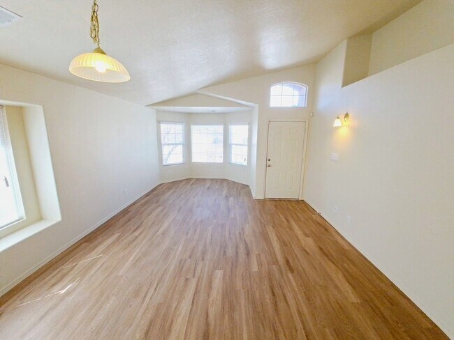 Building Photo - Gorgeous 4-bedroom, 2-bath home featuring two spacious living areas