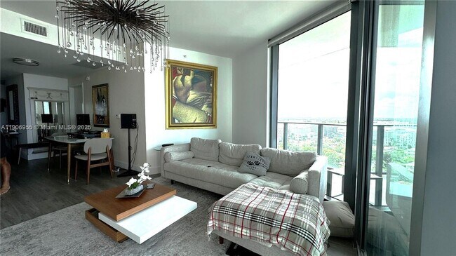 Building Photo - 501 NE 31st St