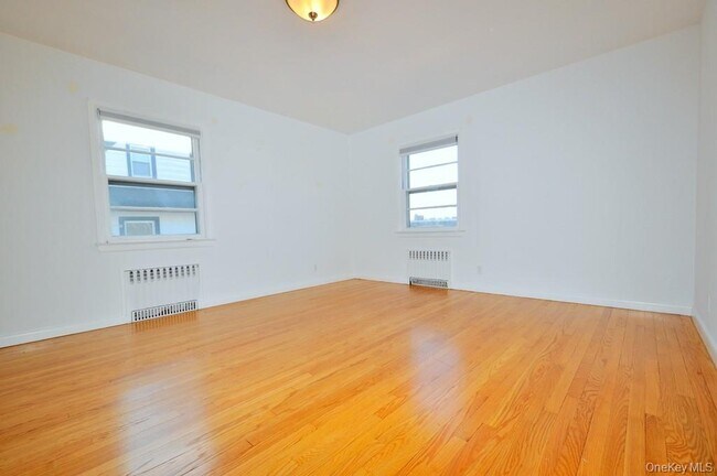 Building Photo - 34 Chestnut St