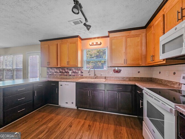Building Photo - 80 Forest Brook Dr