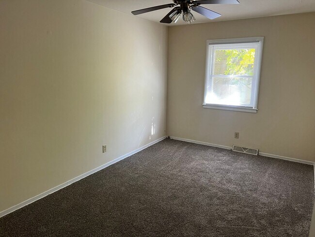 Building Photo - 929 Greenbrier Rd