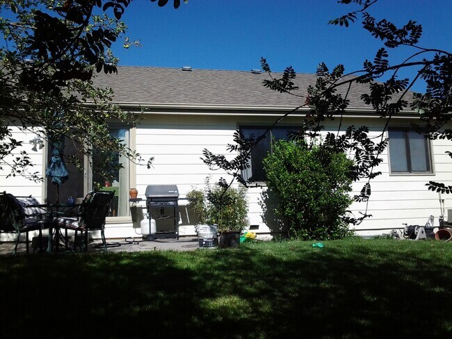 Building Photo - Wonderful Home Centrally Located