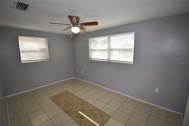 Building Photo - 10920 Jason Rd