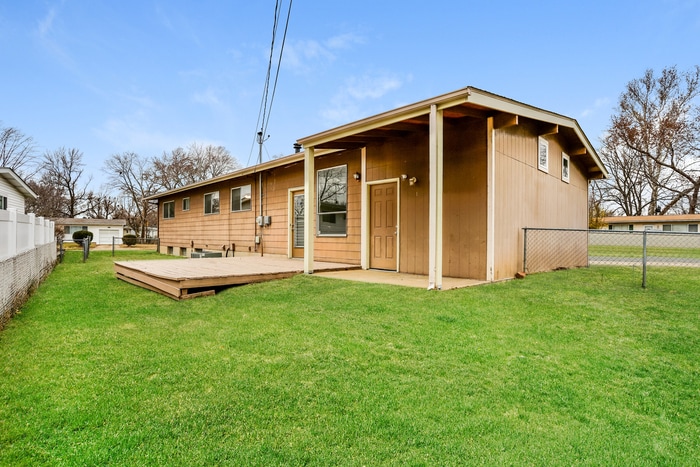 Building Photo - 610 Starlet Dr