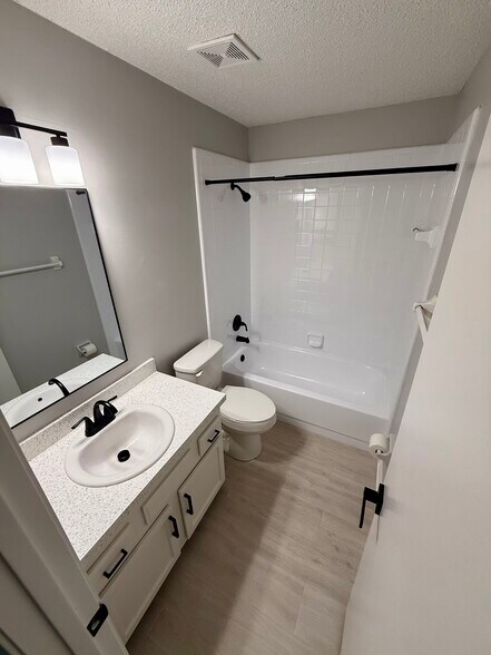 Building Photo - 4084 Stillwood Dr