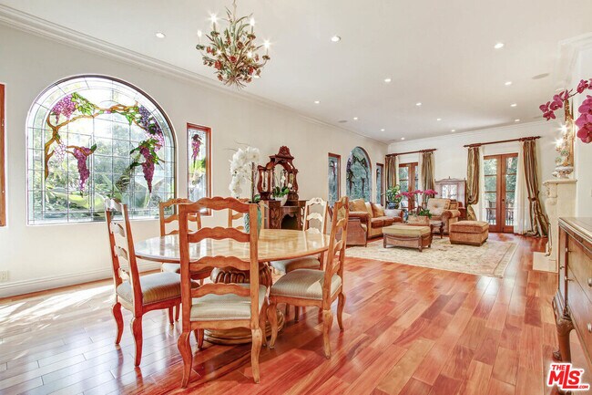 Building Photo - 725 Foothill Rd