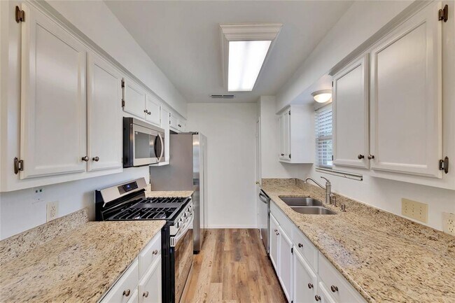 Building Photo - 3411 Monument Dr