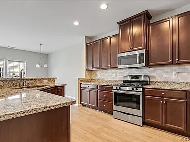 Building Photo - 8127 Creekside Village Dr