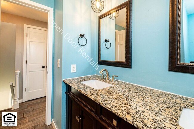 Building Photo - 1225 Clarion Dr