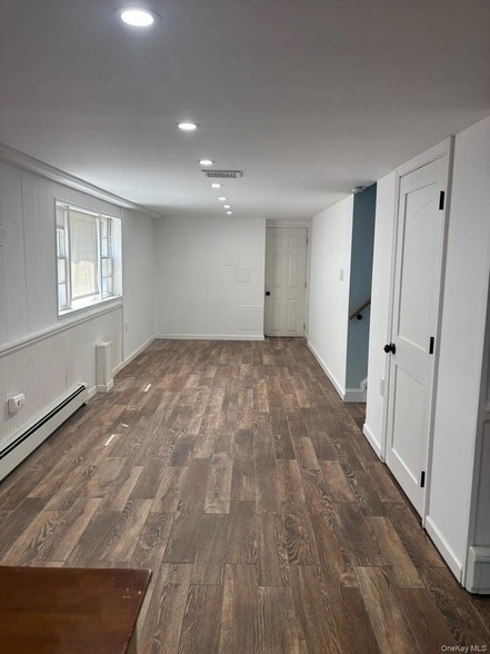 Building Photo - 44 Oswego Ave