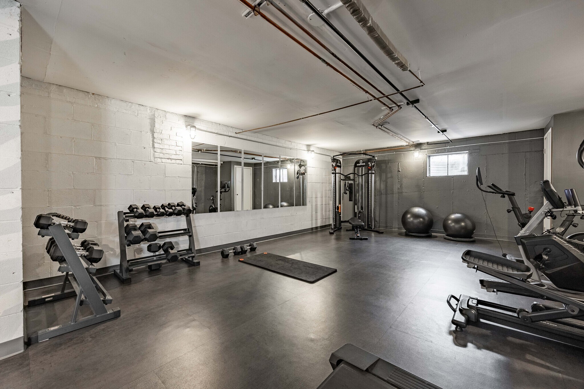 Building Photo - 7620 N Sheridan Rd