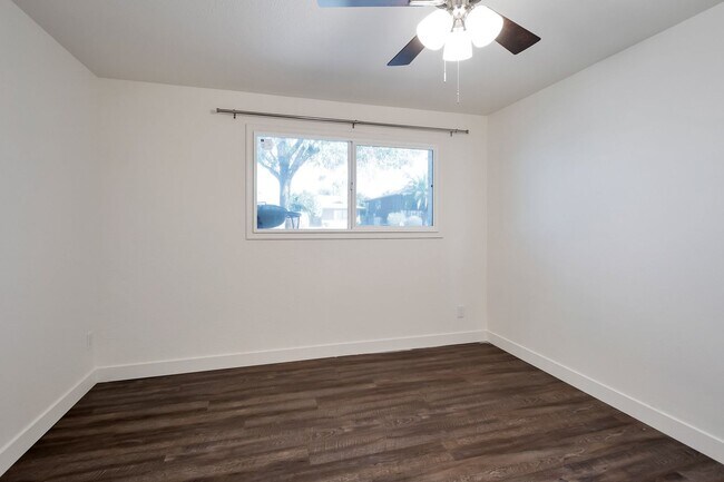 Building Photo - Amazing Tri-level close to ASU with Pool