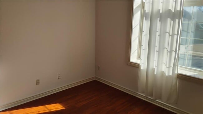 Building Photo - 3909 NE Kensington Ave