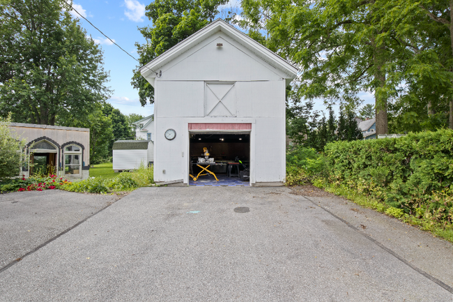 Building Photo - 107 Amity St