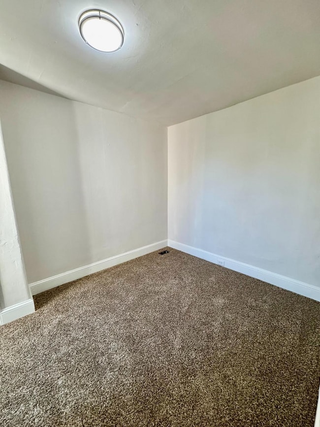 Building Photo - 2055 E Stella St