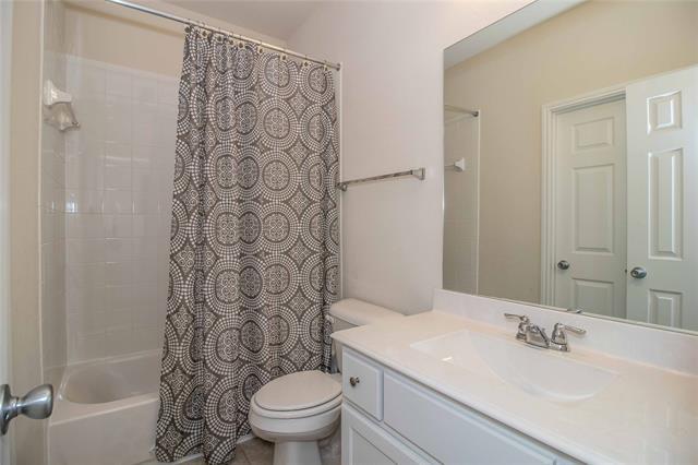 Building Photo - 908 Foxglove Dr