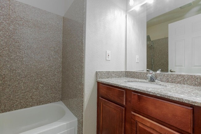 Building Photo - Freshly Renovated 2-Bedroom Las Vegas Condo
