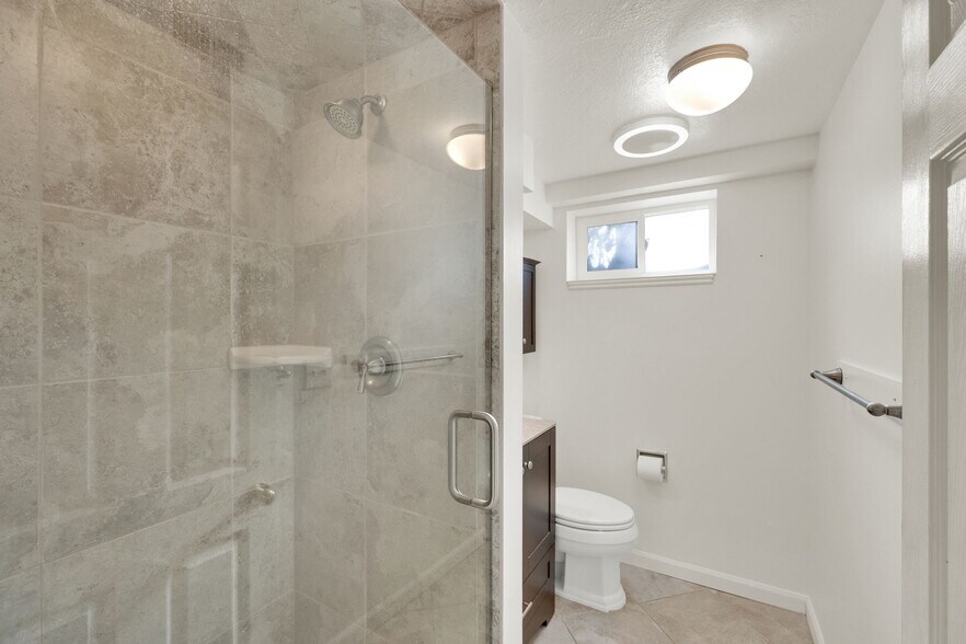 Building Photo - 60 E 1700 S