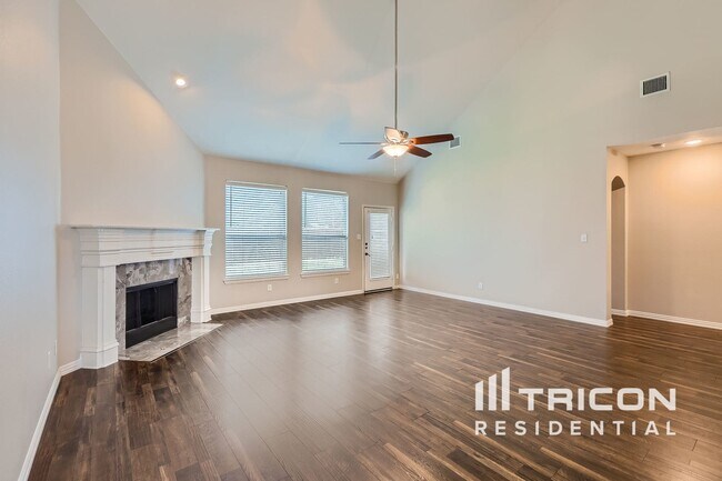 Building Photo - 2817 Deerhurst Dr