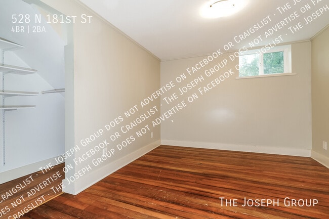 Building Photo - 528 N 181st St
