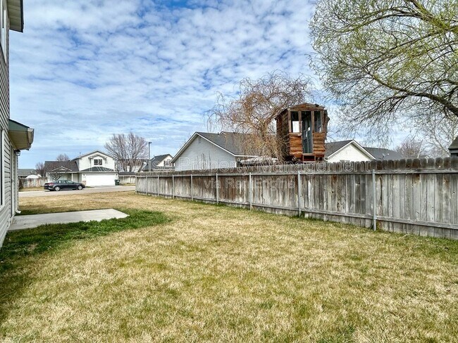 Building Photo - 668 N Quarter Moon Ave