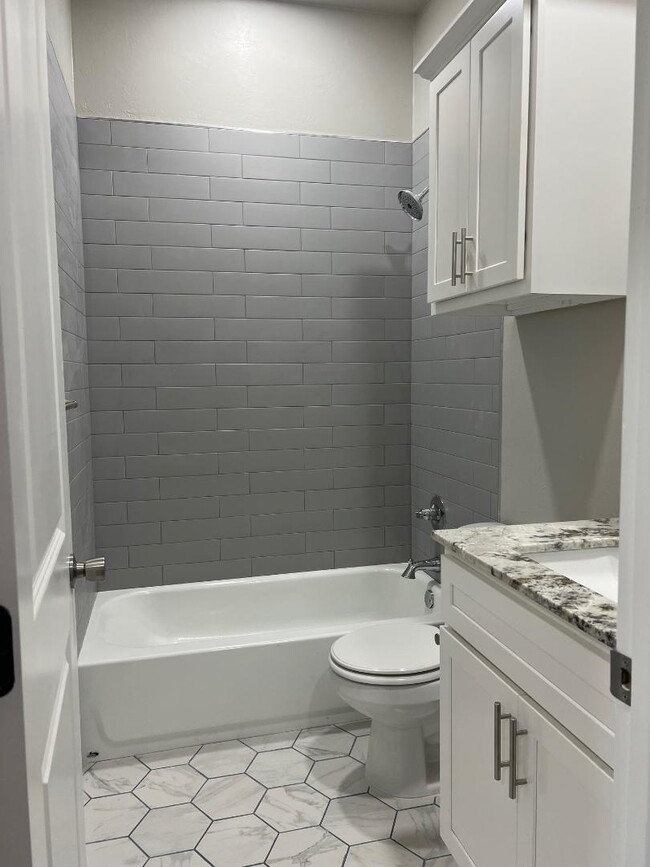 Building Photo - 1415 6th St