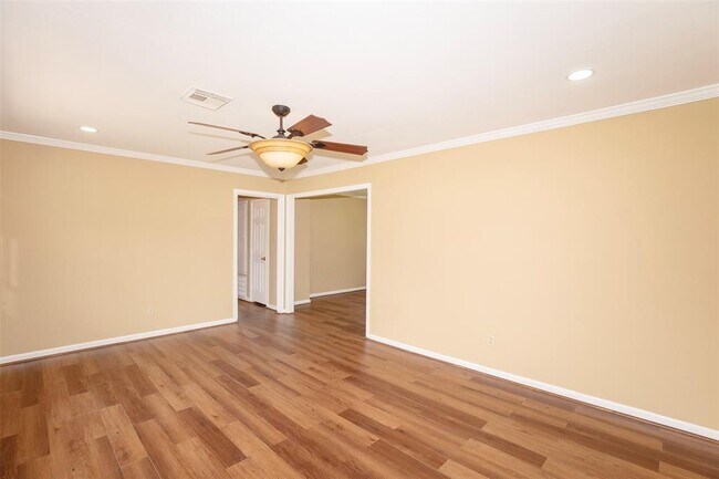 Building Photo - 2569 Cliff Dr
