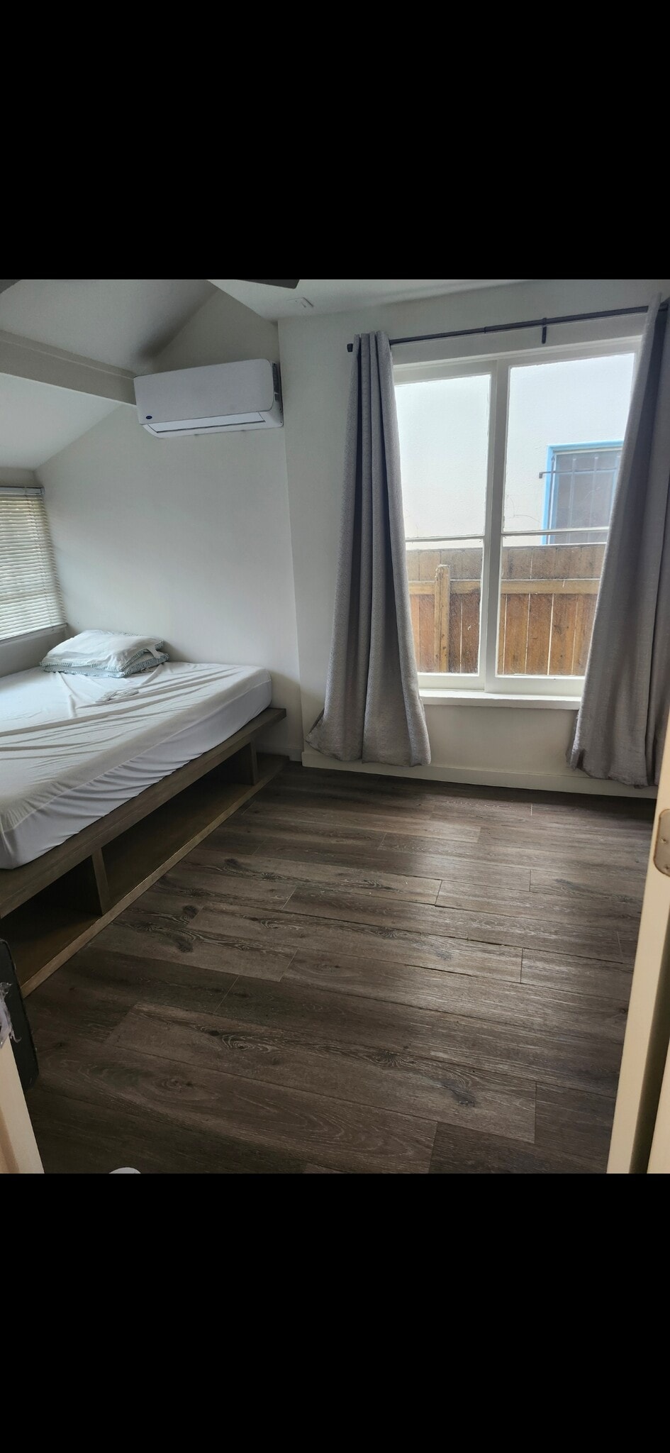 Building Photo - 33 Wavecrest Ave