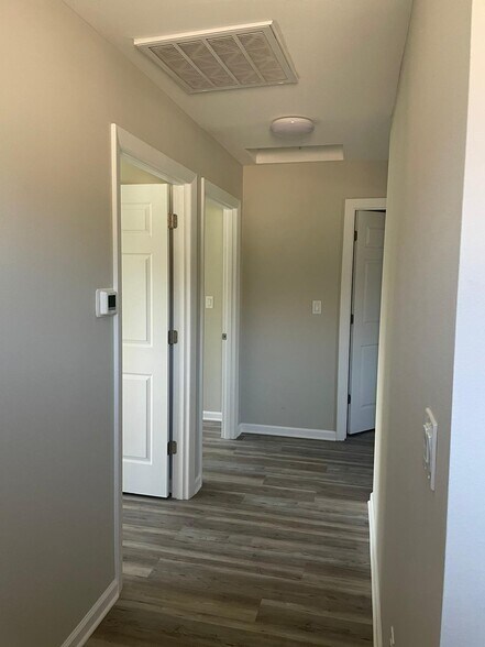 Building Photo - 3301 W Alvina Ave