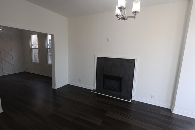 Building Photo - 3532 W Van Buren St