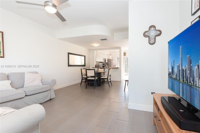 Building Photo - 7818 Dixie Beach Cir