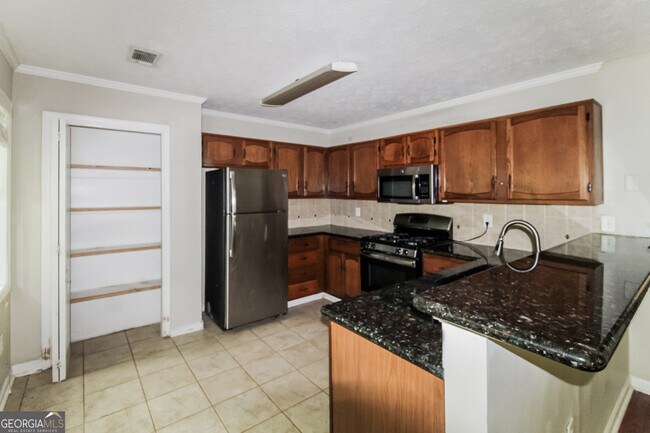 Building Photo - 4799 Wyndam Dr