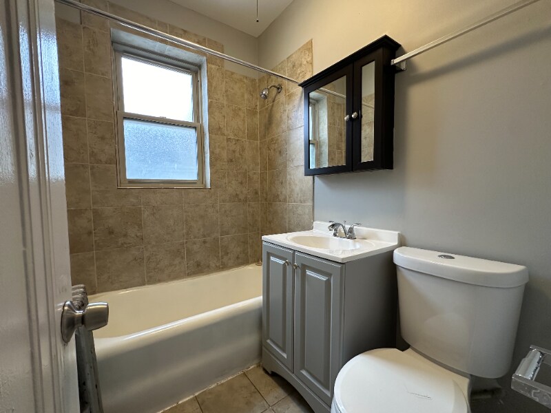 Building Photo - 5901-5911 W Huron St