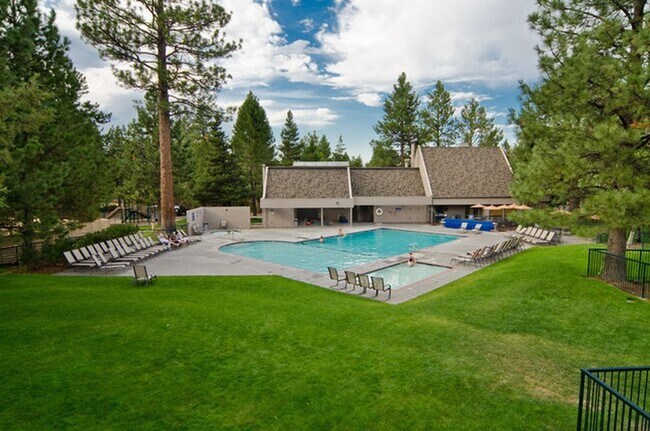 Building Photo - Fully Furnished 1 Bed 1 Bath NW Bend
