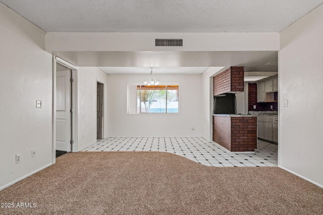 Building Photo - 13 E Desert Dr