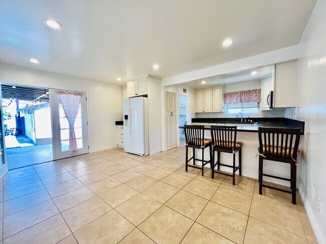 Building Photo - Charming Home for Lease in a Prime Location