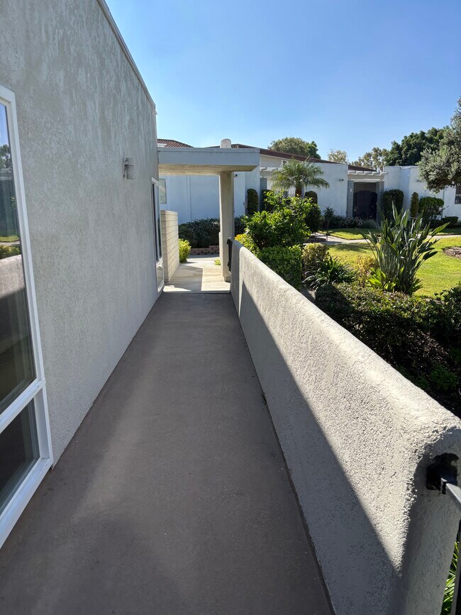 Building Photo - 2280 Via Mariposa W