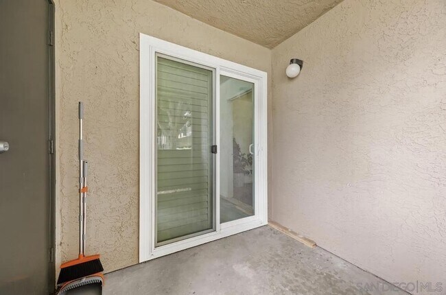 Building Photo - 7565 Charmant Dr