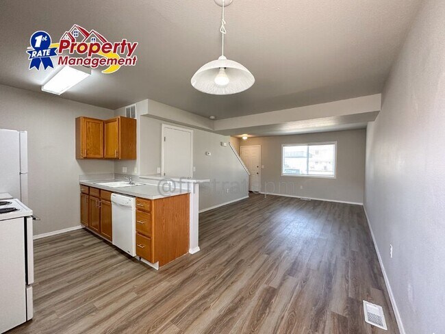 Building Photo - 2057 N Woodford Ave