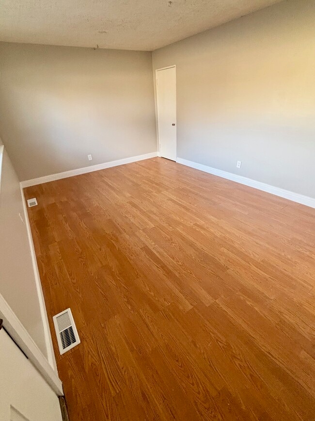 Building Photo - 710 Loyola Dr