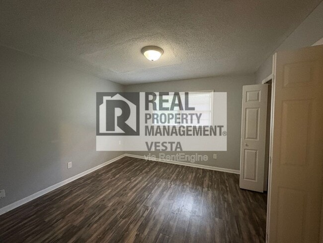 Building Photo - 131 Wall St