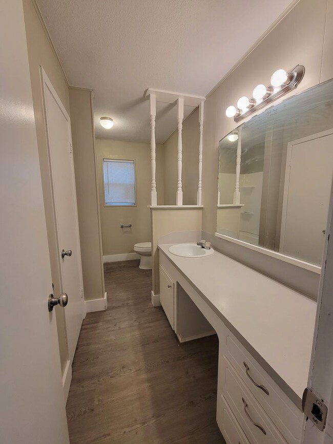 Building Photo - Recently Updated 3 Bed 2 Bath in Gun Barre...