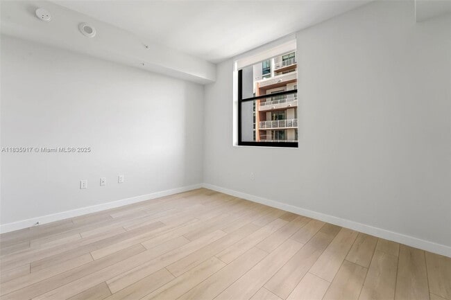 Building Photo - 555 NE 8th St