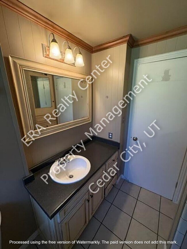 Building Photo - Move-In Bonus!!!! 2 bed - 1 bath in the Heart of Cedar City