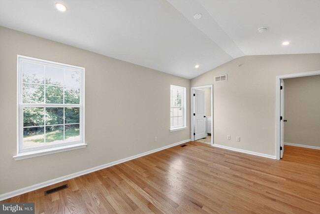 Building Photo - 1020 Violet St