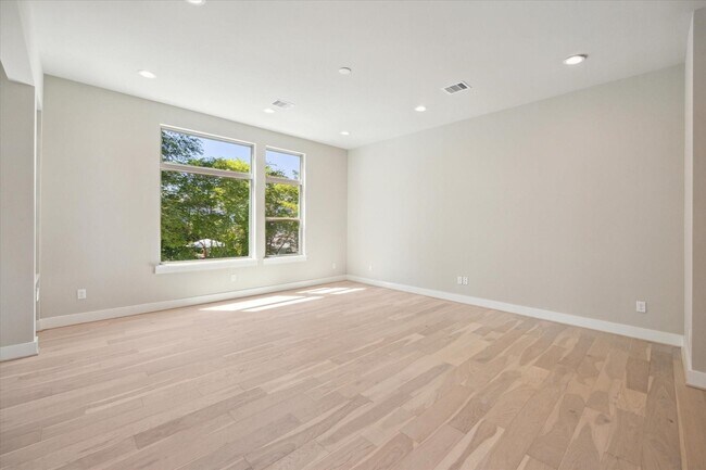 Building Photo - 540 Janisch Rd