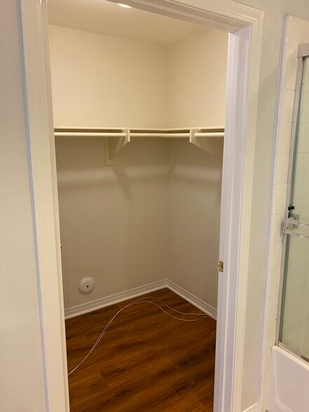 Building Photo - 101 Hallmark