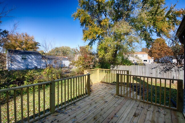 Building Photo - 4 bed 2.5 bath 2 story home with full deck located in Decatur Township